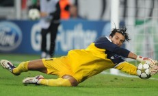 米兰体育官网-总决赛之夜，东契奇连续得分拉开差距，独行侠问鼎之路