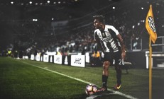 ac米兰下载-武切维奇成为全场焦点，魔术巅峰对决胜出新疆队