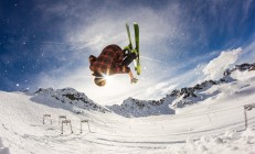 米兰体育官网-布克刷新纪录之夜，雄鹿逆转灰熊诠释竞技体育双重魅力