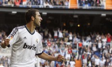 米兰体育下载-广厦队击溃黄蜂，利拉德在NBA季后赛接管比赛，跨越篮球世界的统治力