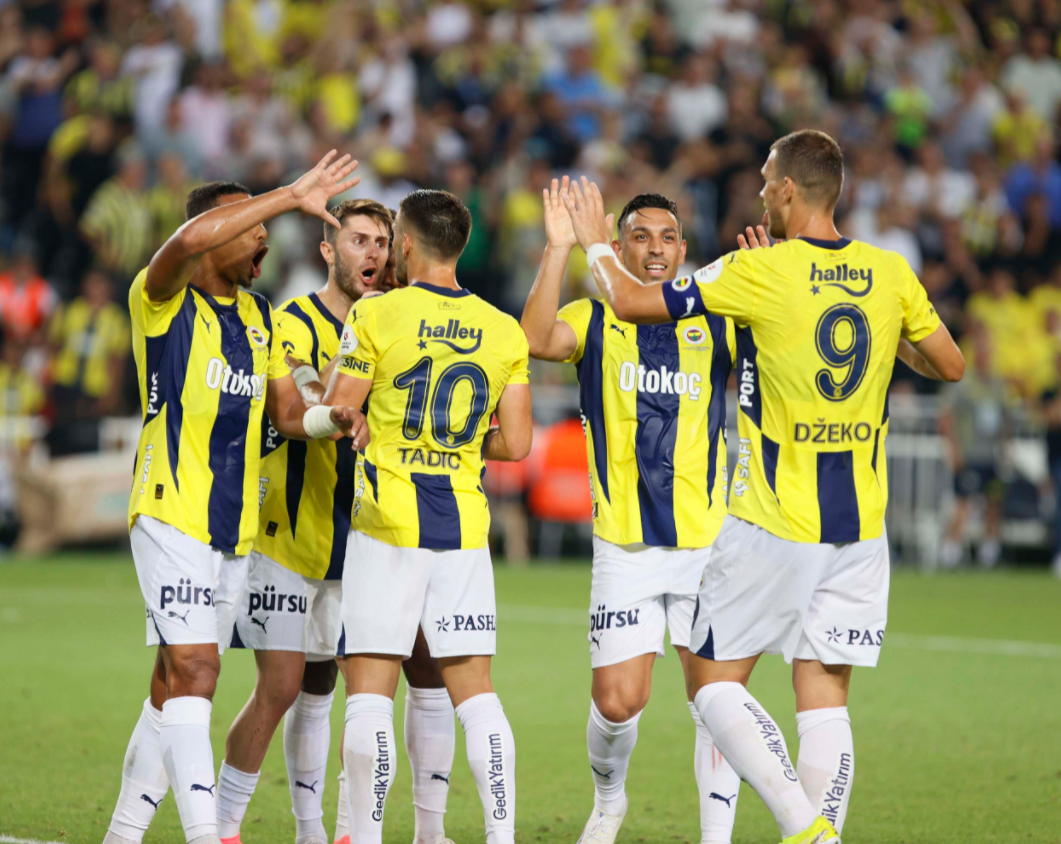 关于瓦伦西亚主场大胜波尔图，成功晋级欧冠半决赛的信息