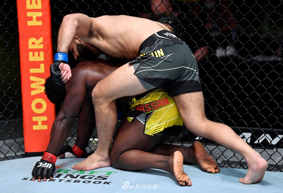 关于摩斯展现出色实力,成功击败对手的信息 关于摩斯展现出色实力,成功击败对手的信息