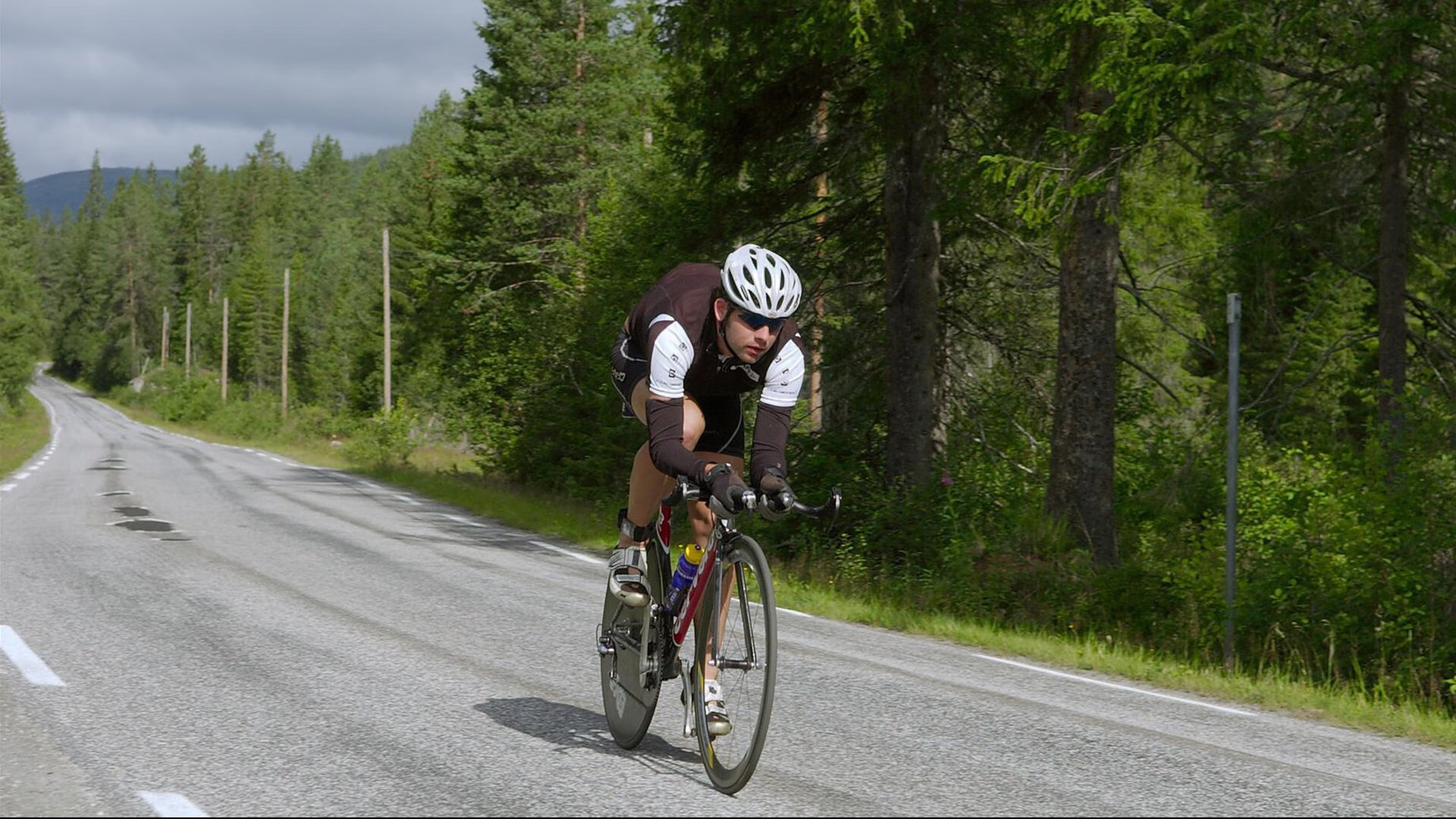 梅赛德斯完胜迈凯伦，佩雷兹如何扛起全队