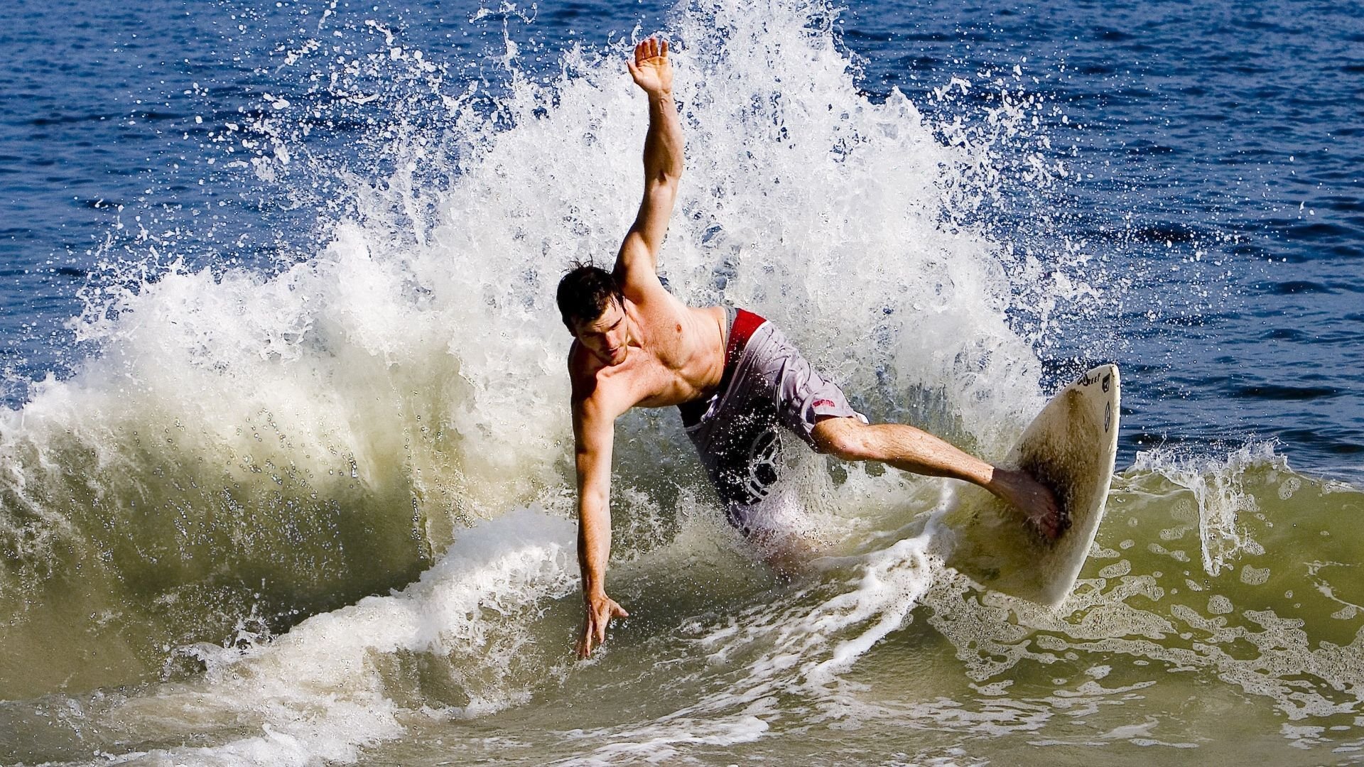 红牛二队完胜迈凯伦,勒克莱尔扛起全队,一场令人惊叹的逆袭之战